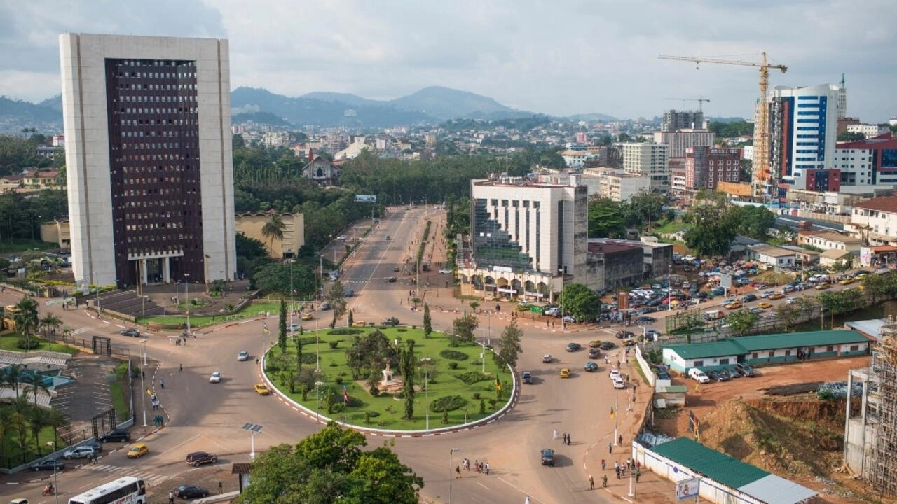 Cameroun : la chaîne Equinoxe TV menacée par le gouvernement pour des idées sur Paul Biya